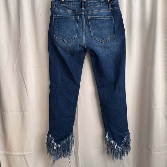 NWT KanCan Women's Mid Rise Distressed Fringed Hem Crop Jeans 11 / 29 - Picture 2 of 3